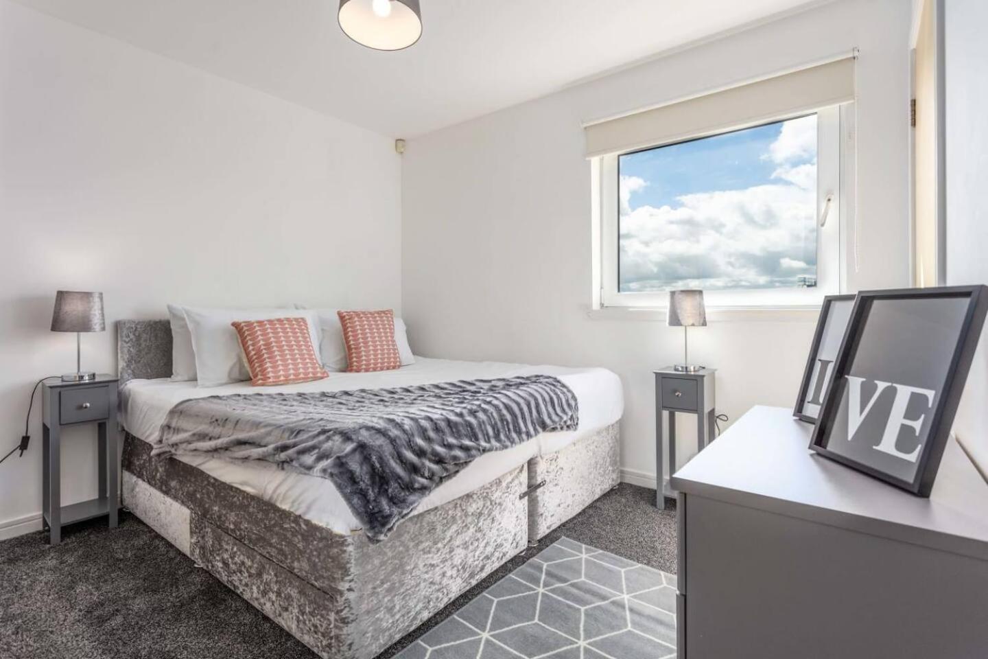 Walker Suite No 60 - Donnini Apartments Килмарнок Экстерьер фото